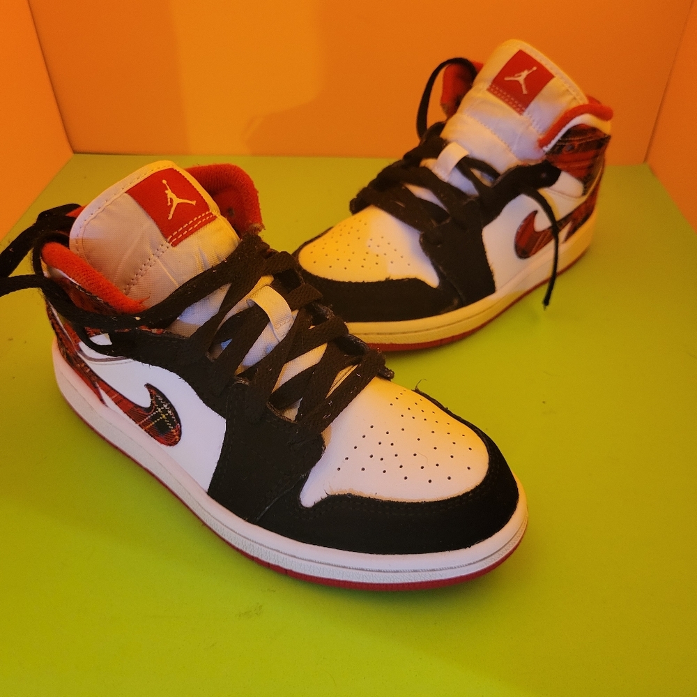 Jordan 1s 2 youth